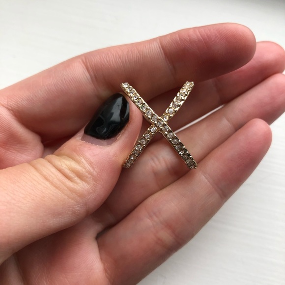 Glam gold & rhinestone crisscross ring - Picture 6 of 7